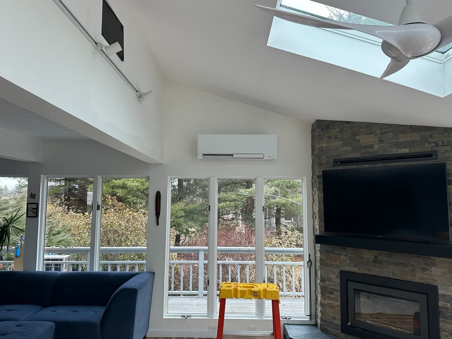 Heat pump installation qualifying for Efficiency Maine rebates in Southern Maine